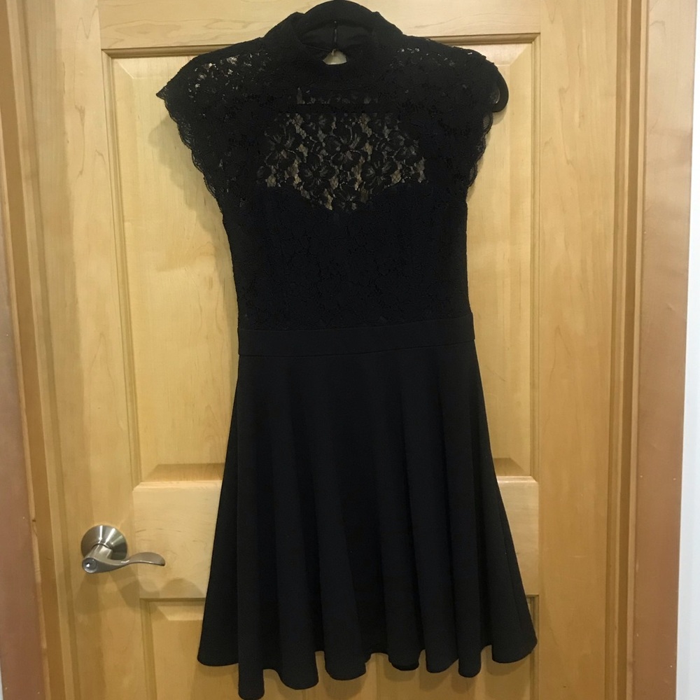Lulus lace open back sleeveless black dress size M